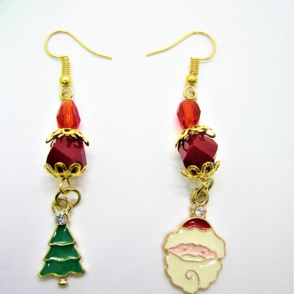 Santa Claus Pendant Necklace & Mismatched Earring Set - Picture 3 of 6